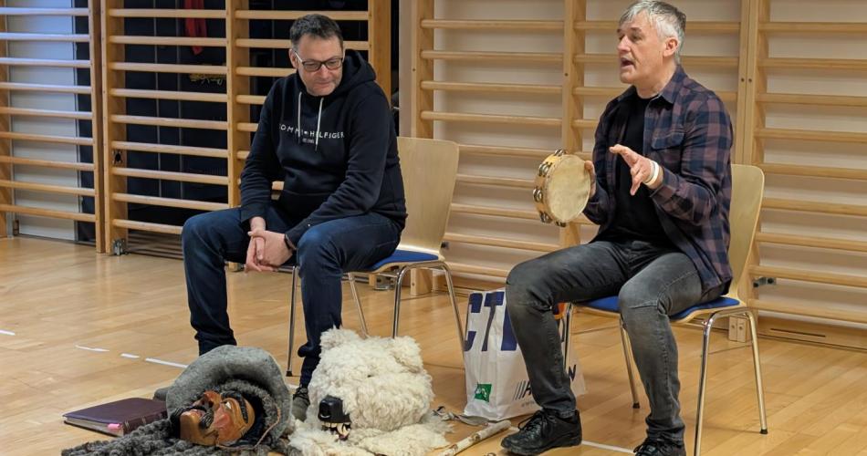 Vorstellung der bärenbande mit masken